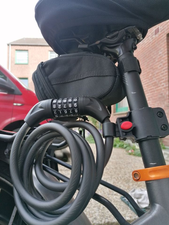 E-Bike Herren  28 Zoll- 340 Km- 9 Gang- Befang Mittelmotor in Plön 