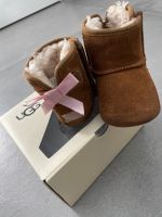 UGG Boots JESSE BOW II  12-18 Monate Hessen - Kassel Vorschau