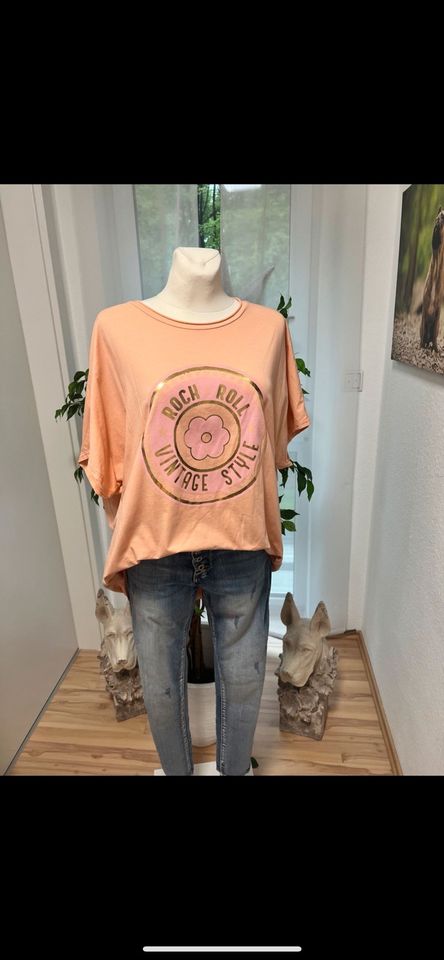 T Shirt in apricot mit Print made in Italy neu in Essen