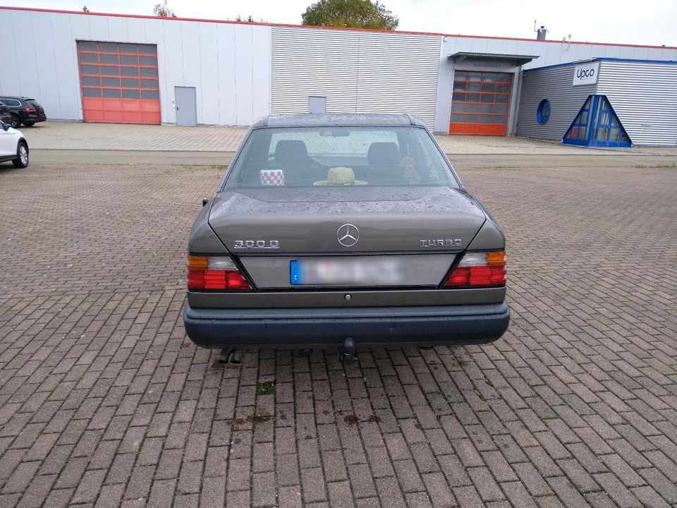 Mercedes w124 300Turbodiesel 4Matic in Heroldstatt