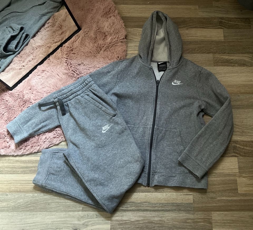 Nike Anzug/Hose/Jacke/Sport NP 70€ in Nordrhein-Westfalen - Kreuztal | eBay  Kleinanzeigen ist jetzt Kleinanzeigen