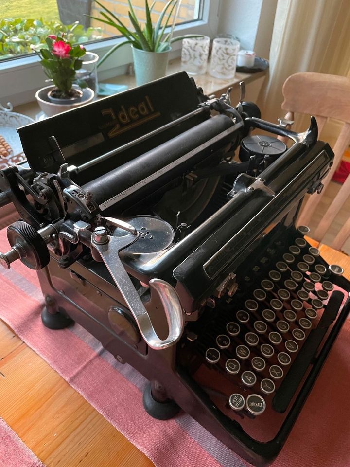 Dekorative alte Schreibmaschine in Ellerau 