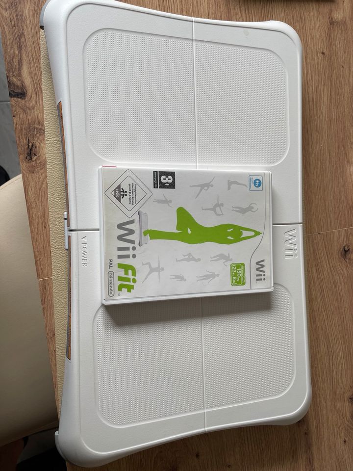 Nintendo WII mit Zubehör in Bornheim