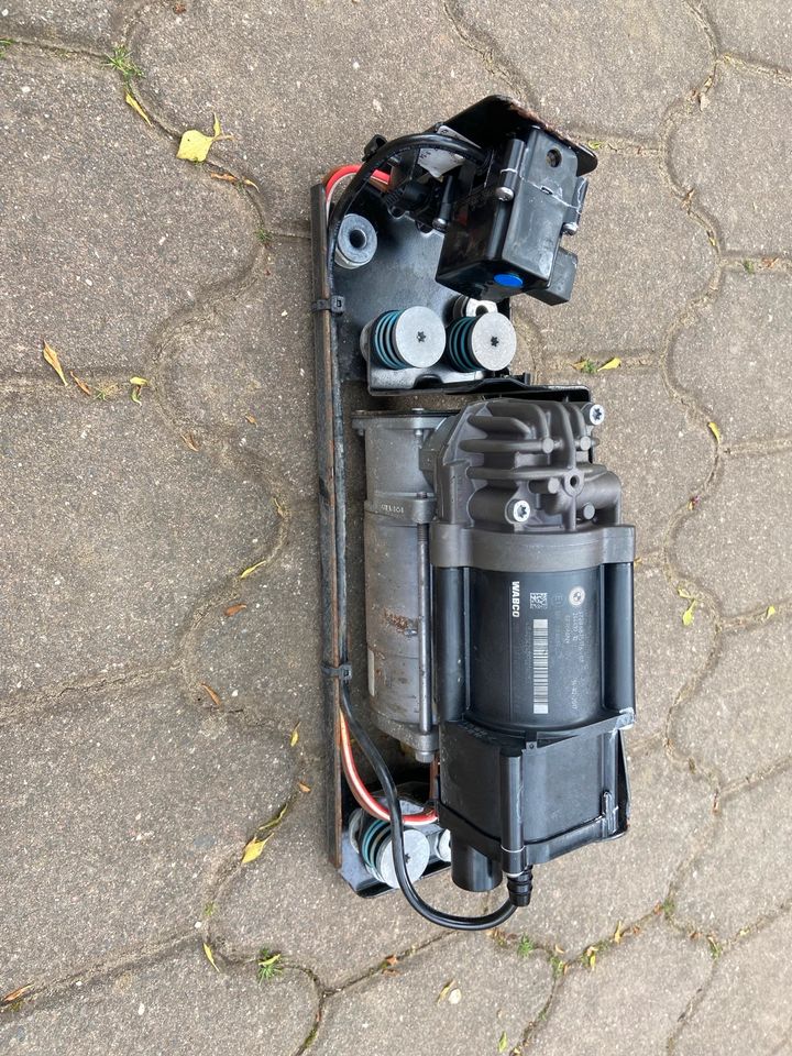 BMW F11 Luftversorgungsanlage/ Kompressor für Niveauregulierung in Sinzig