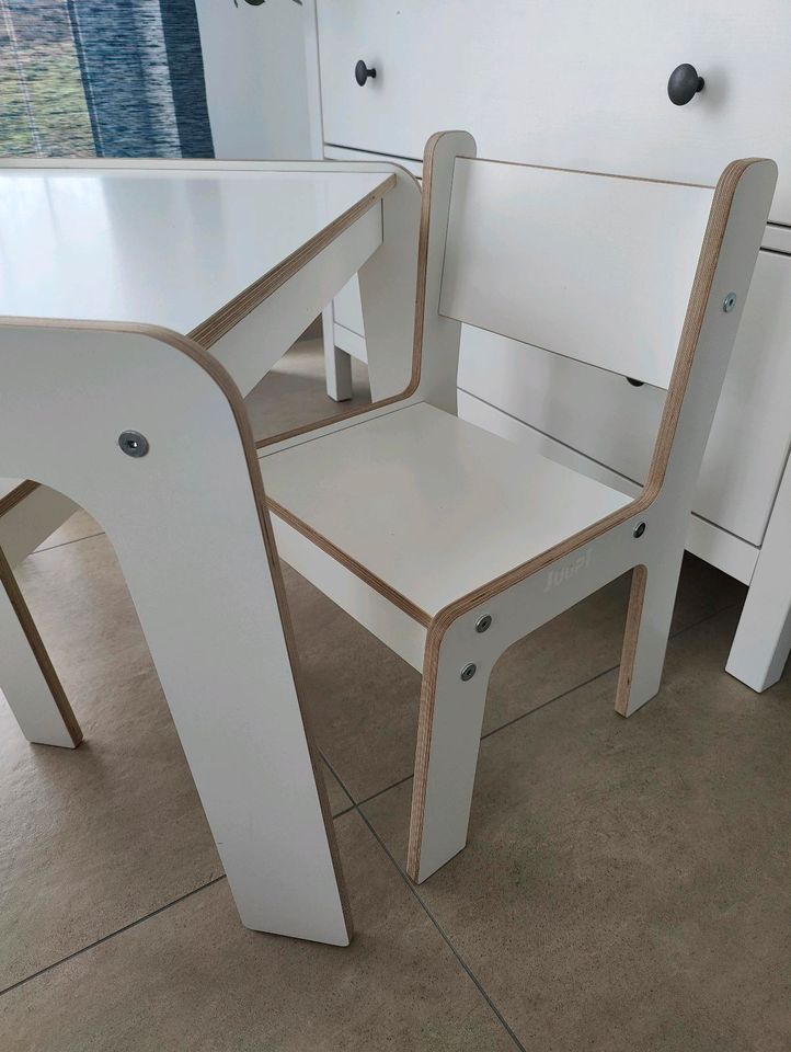 Juupi Kinder Sitzgruppe Tisch Stühle Holz weiß Sitzgarnitur in Gremsdorf