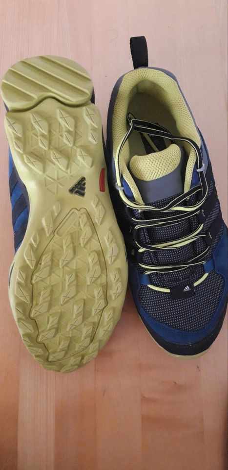 Adidas Schuhe neu Größe 42 in Höchstadt