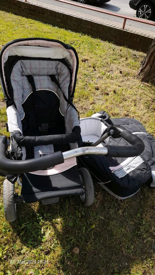 Kinderwagen mit Zubehör in Hannover