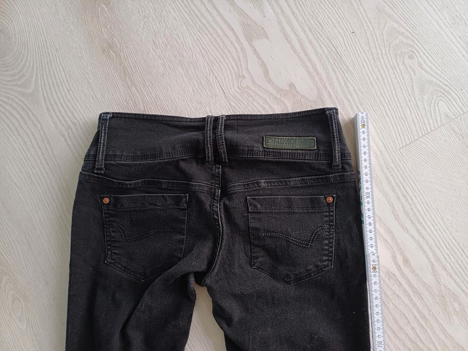 Coole Jeans gr. 164 170 S w29/L34 in Frankfurt am Main