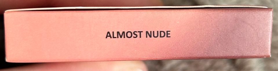 Floss Eyeshadow Squad Almost Nude in Hamburg