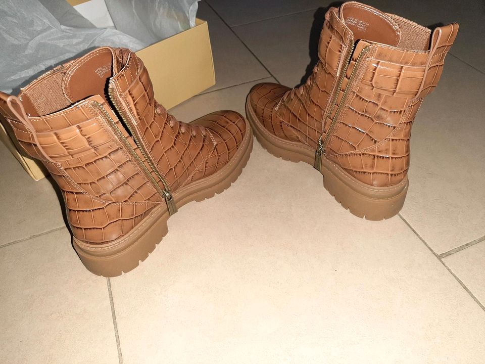 Frauen Stiefeletten neu von Michael Kors original in Wahlstedt