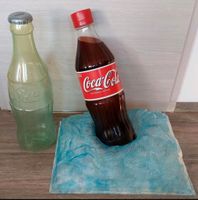 Coca Cola Deko Flaschen 60cm hoch 90er Jahre Nordrhein-Westfalen - Dörentrup Vorschau