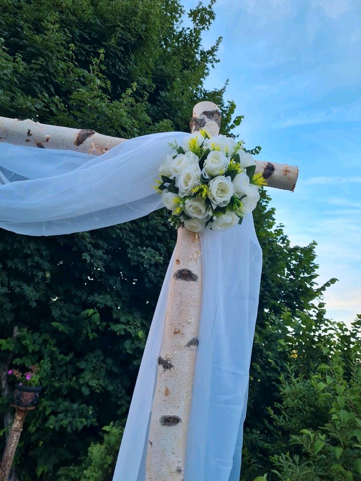 Traubogen Birkenstamm Birke freie Trauung Hochzeit in Staig