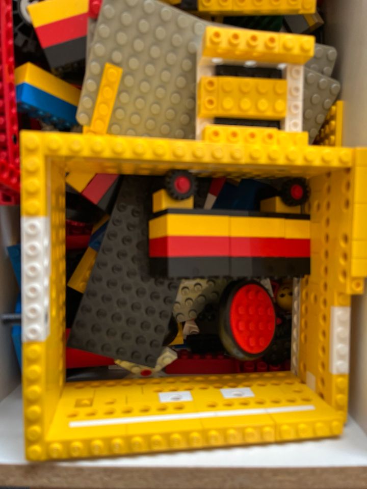 Lego mit vielen Steinen und Lego-Technik in Stephanskirchen