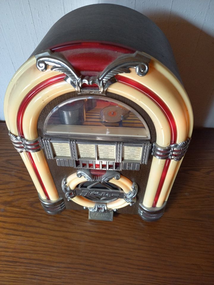 Vintage Wurlitzer Jukebox mit Radio und Tapedeck in Kiel