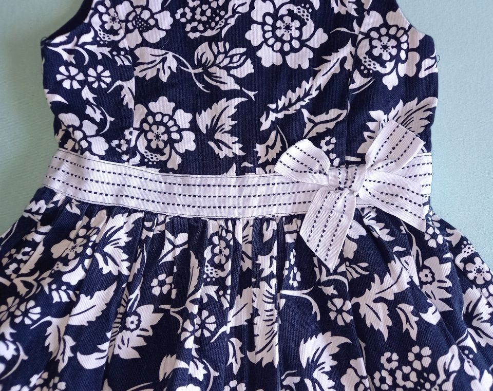 Name It Kleid Blumen Blau Weiss 4-5 Jahre in Hainewalde