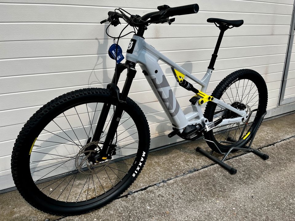 Husqvarna LC1 Light Cross 1 E-MTB size M MY2023 light grey in Delitzsch