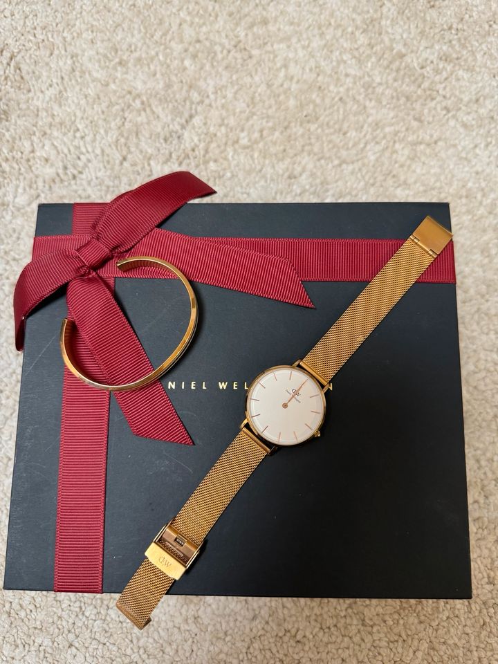 Daniel Wellington Uhr mit Reifen zu verkaufen in Wächtersbach