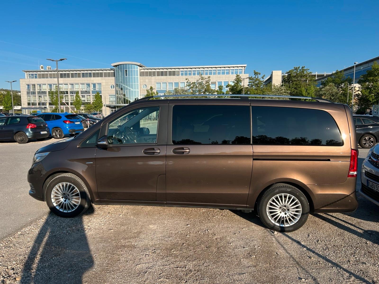Abbildung des Autos Mercedes Benz V-Klasse 2…