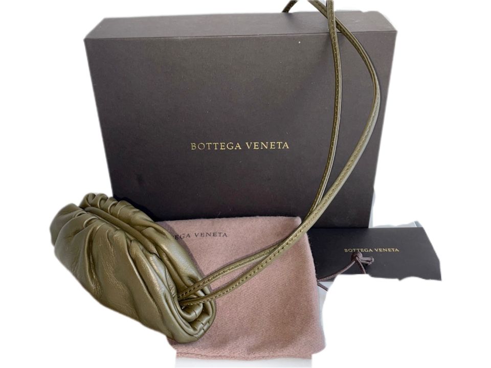 Bottega Veneta Pouch Coin oliv Leder in Simmozheim