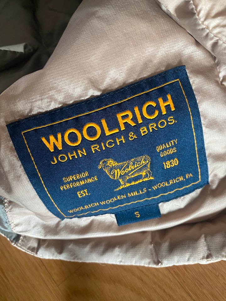 Woolrich Daunenjacke Übergangsjacke  34/36 in München