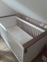 Baby-/Kinderbett (Massivholz) mit Matratze + Topper Nordrhein-Westfalen - Wachtberg Vorschau