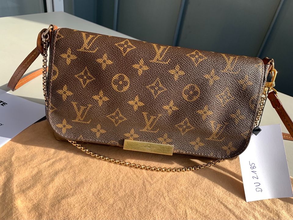 "Louis Vuitton" Tasche, Pochette, Favorite PM, zwei Tragegurte in Bonn