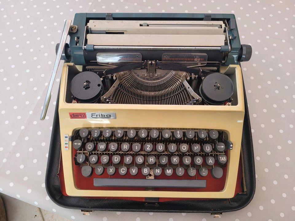 DDR- Kult Schreibmaschine" Erika" in Leinefelde