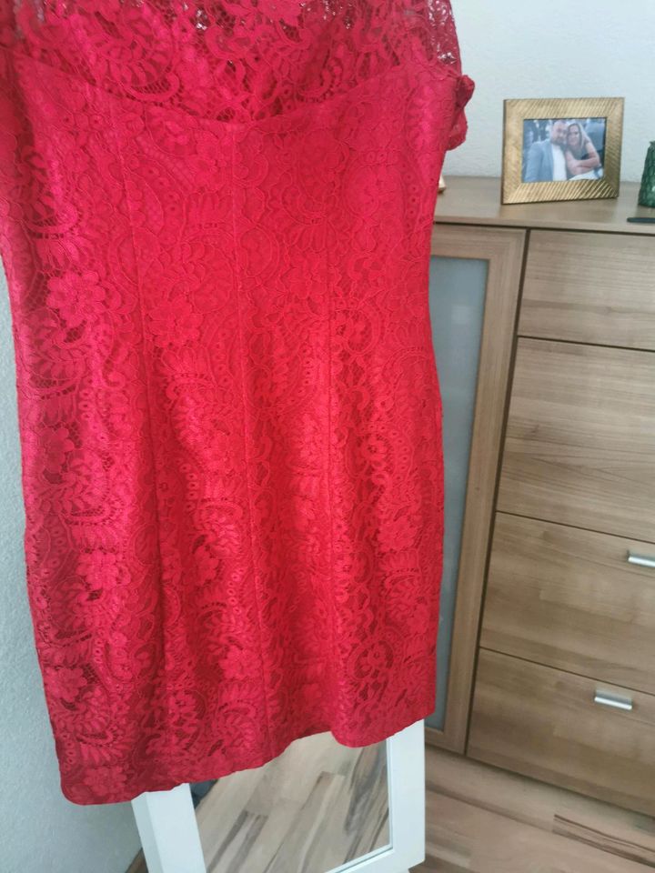 Kleid mit Spitze in Herbrechtingen