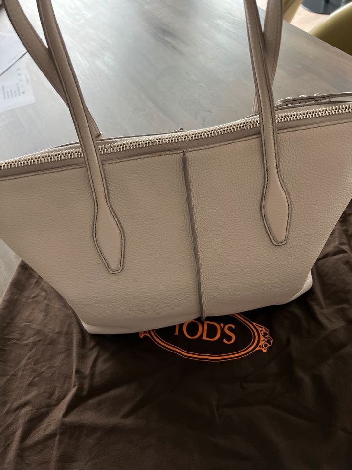 Tod‘s Tasche Shopping Media Hellgrau mit Reisverschluss in Montabaur