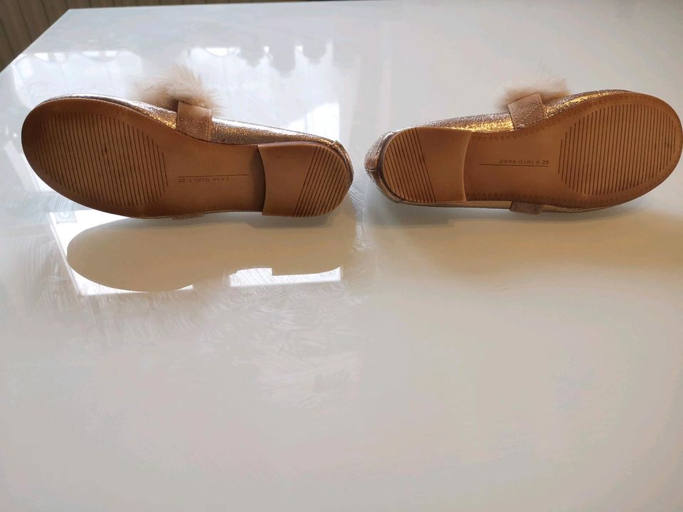 Zara Girls Mädchen Ballerinas gold Gr. 28 in Puchheim