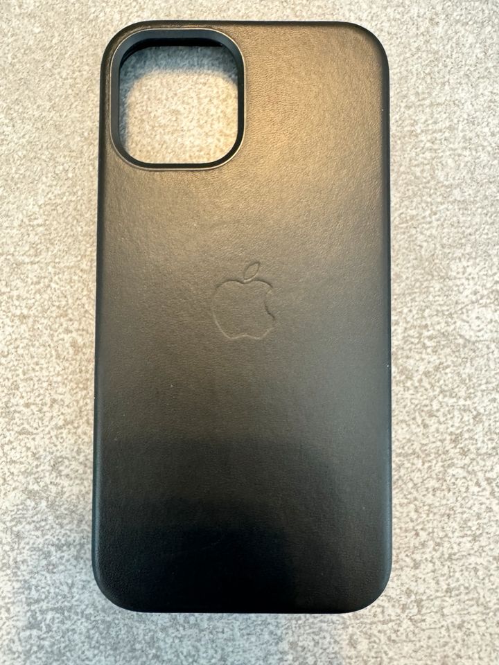 Apple Leder-Case MagSafe für das iPhone 12 (Pro) - Schwarz in Pforzheim