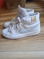 Nike COURT ROYALE 2 MID Sneaker Schuhe Gr. 39 weiß-blau, wie neu Brandenburg - Elsterwerda Vorschau