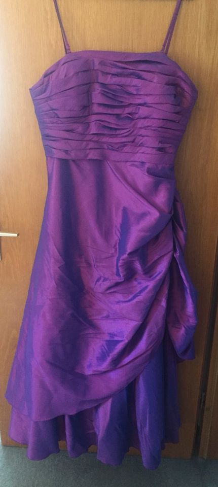 Abendkleid lila XL/XXL in Norderstedt