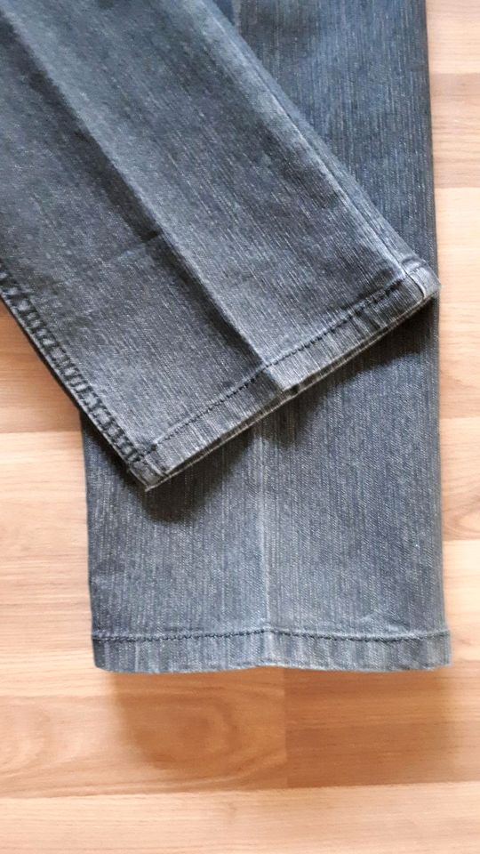 Jeans Hose von Comma Größe 42 grau schwarz in Bischoffen