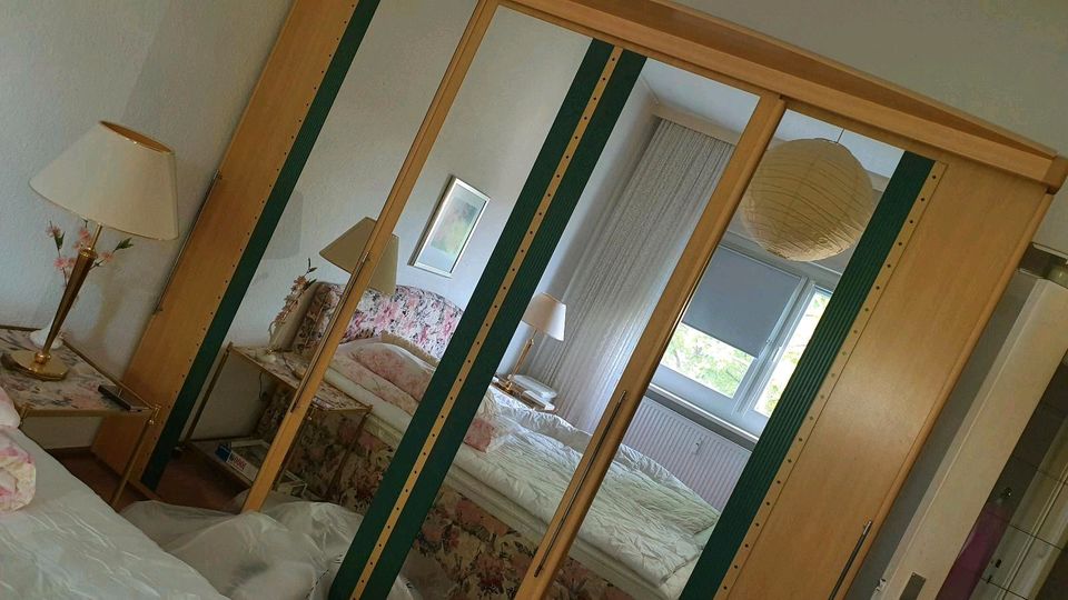 Wohnungsauflösung, große Möbel wie Kleiderschrank, Bett, in Berlin