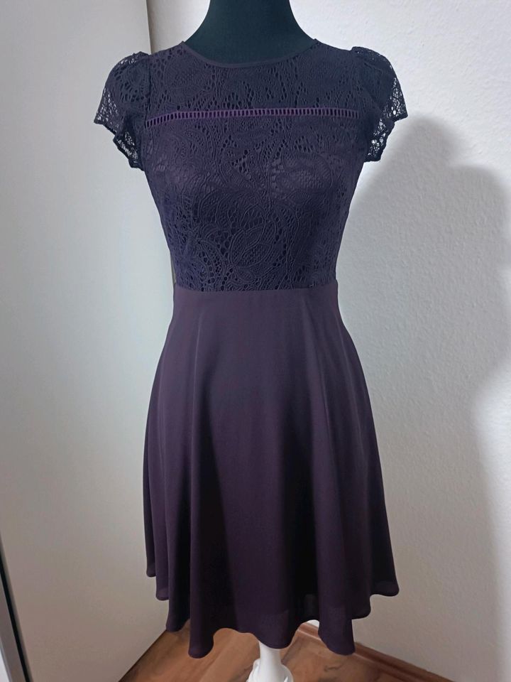 Billie & Blossom Kleid lila violett Gr.S 36 neuwertig in Wistedt