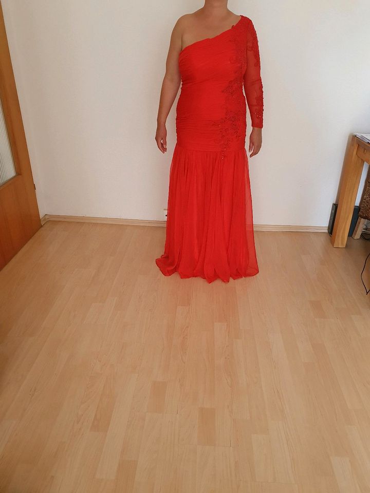 Rotes Abendkleid in Delmenhorst