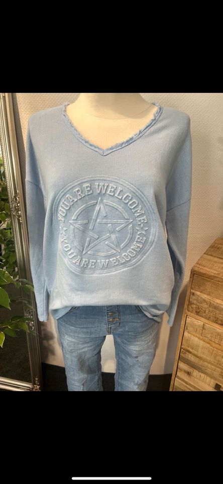 Einzelteil Sweatshirt in hellblau mit Print made in Italy neu in Essen