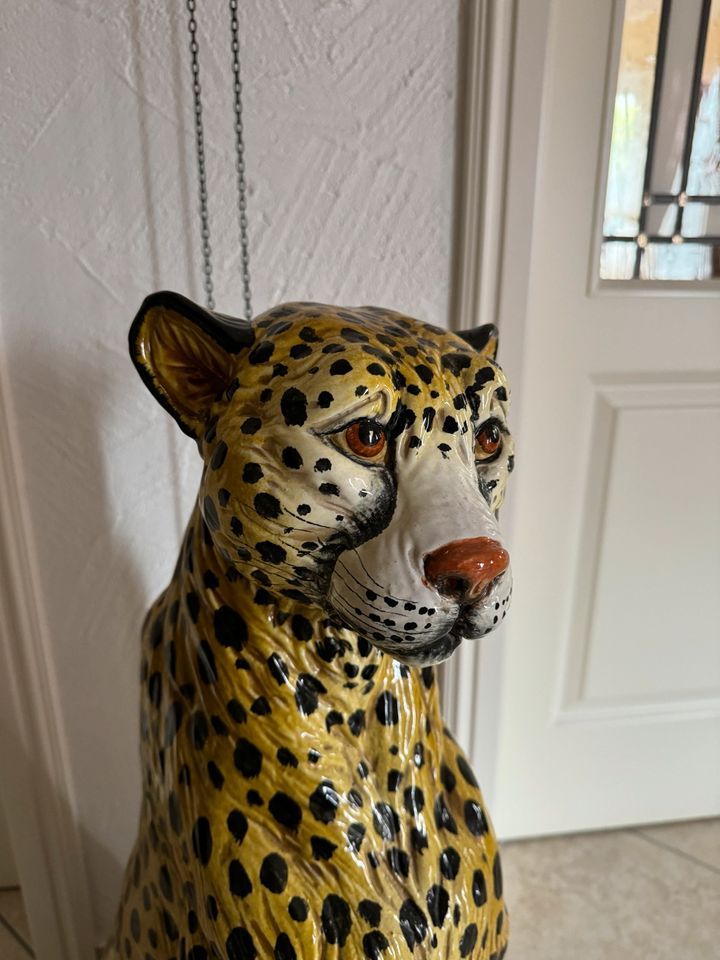 Glasierter Terracotta Cheetah Leopard Statur Figur Gepard in Otterndorf