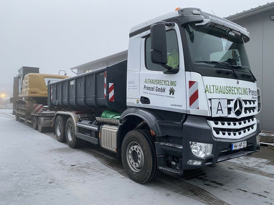 Tiefladertransport / Baumaschinen Transport / Bagger Transport in Rethemer