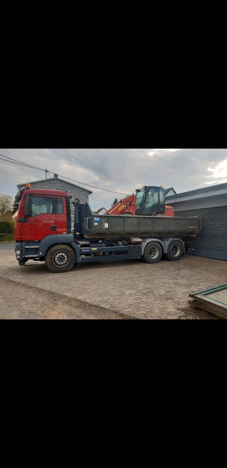 Baggerarbeiten Transport Container Erde Schotter LKW Bauschutt in Grünberg