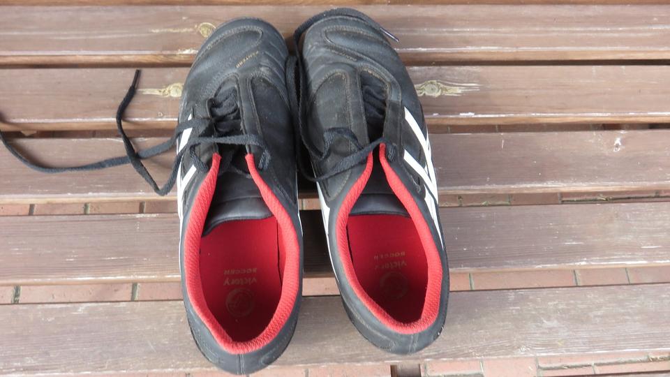 Fußballschuhe 46 sales