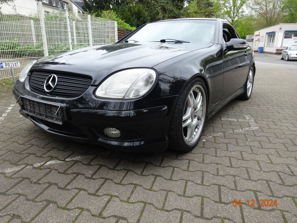 Slk 230k 2001 AMG 32 Optik Top Zustand 18" Xenon ,Fahrwerk in Oberhausen