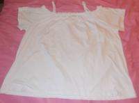 Schönes Shirt im Carmenstil Gr. 54-56 weiß mit Cut Out Schultern Bayern - Steinhöring Vorschau