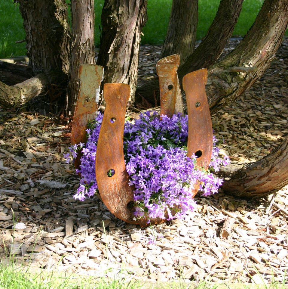 Edelrost Hufeisen Pferde Pflanzgefäß Pflanzenkübel Blumen Garten in Rehden