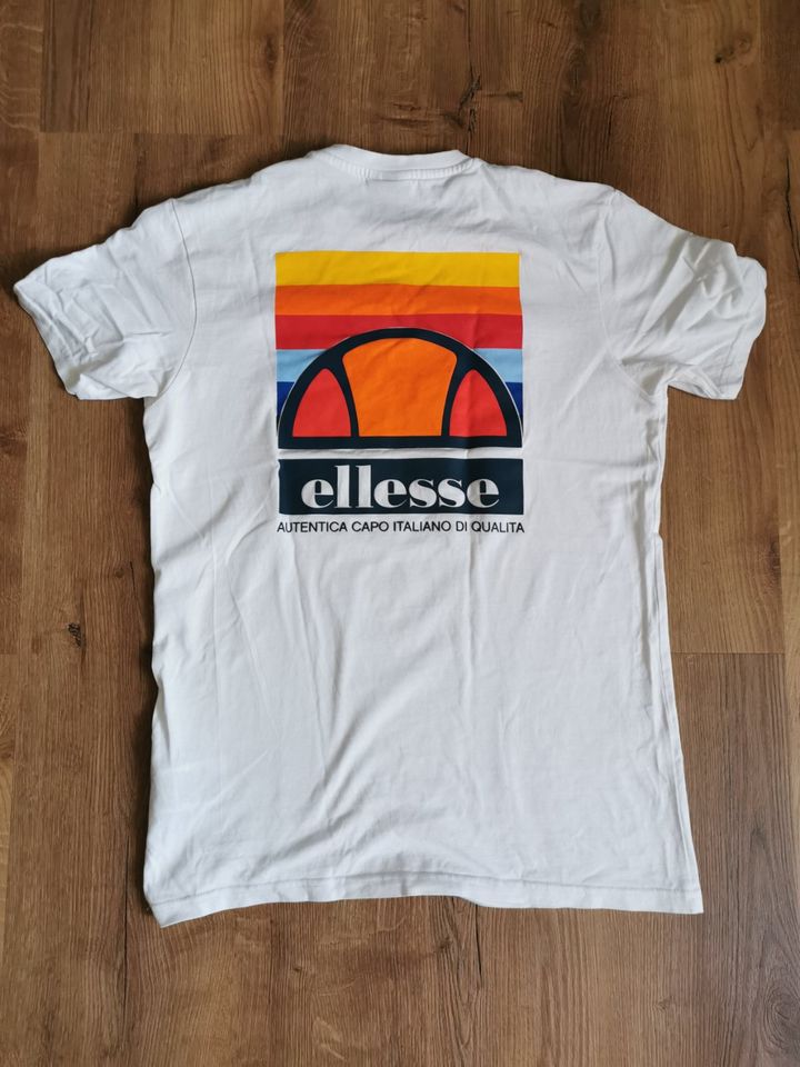 Elesse T-Shirt Größe S in Eystrup