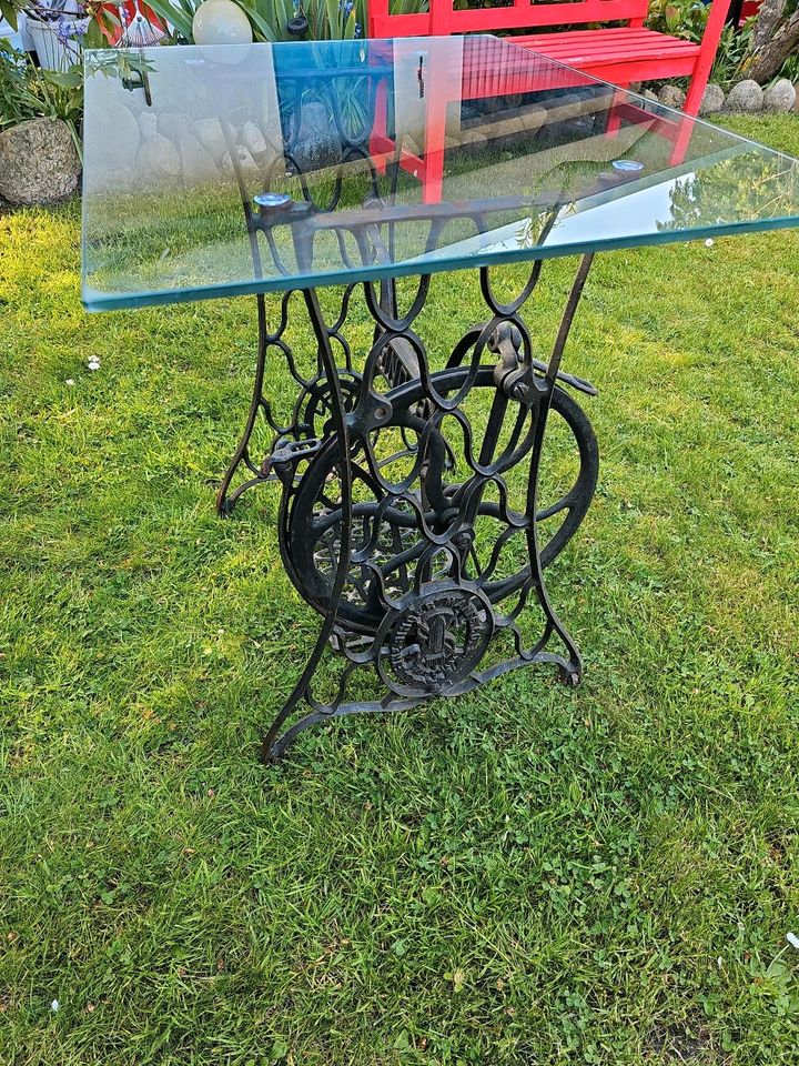 Singer Nähmaschine Gestell mit Glasplatte in Hamburg