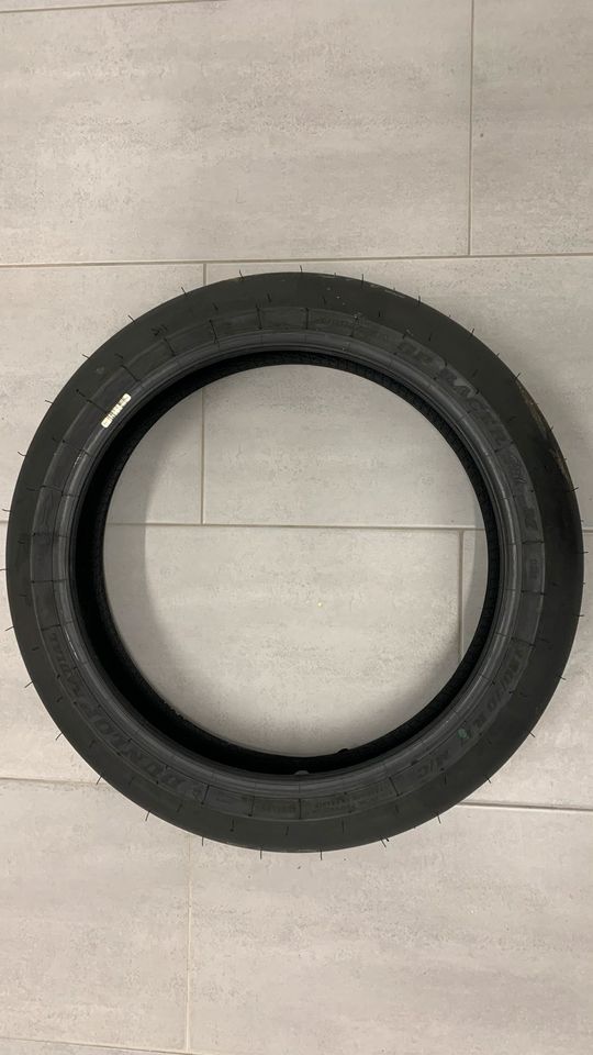 Dunlop Sportmax GP Racer D212 Slick 120/70 R17 TL in Sulzbach