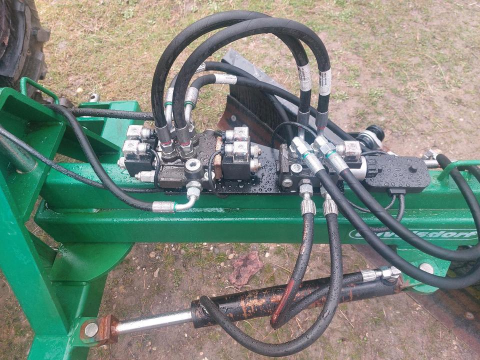 Düvelsdorf Wegehobel Planierschild elektrisch hydraulisch in Deggendorf