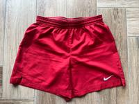 Kurze rote Nike Sporthose Größe XS Bayern - Vohenstrauß Vorschau